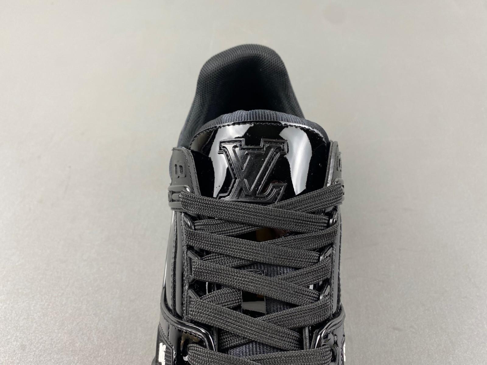 lwe sneaker