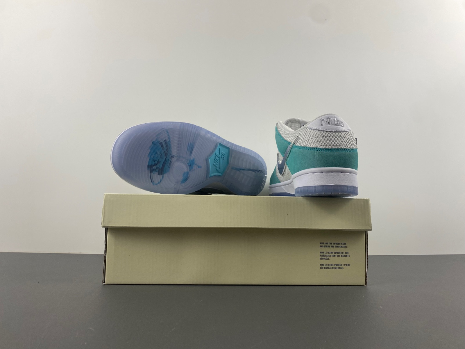 nike sb dunk low april skateboards men