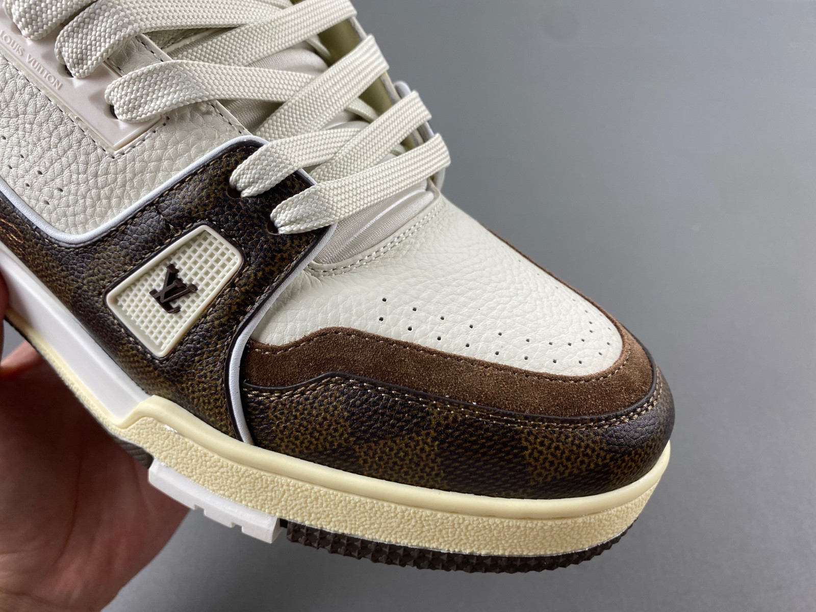 lwe sneaker