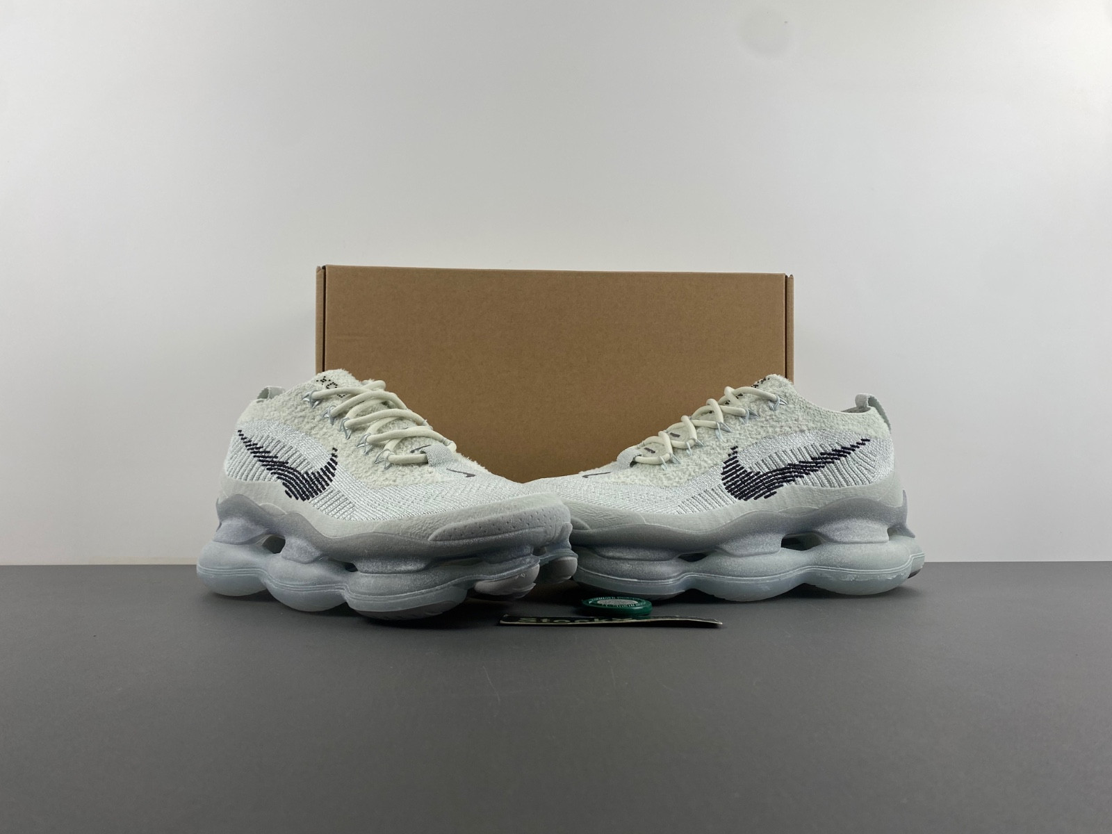 nike air max scorpion flyknit se "light silver" fq2694-001