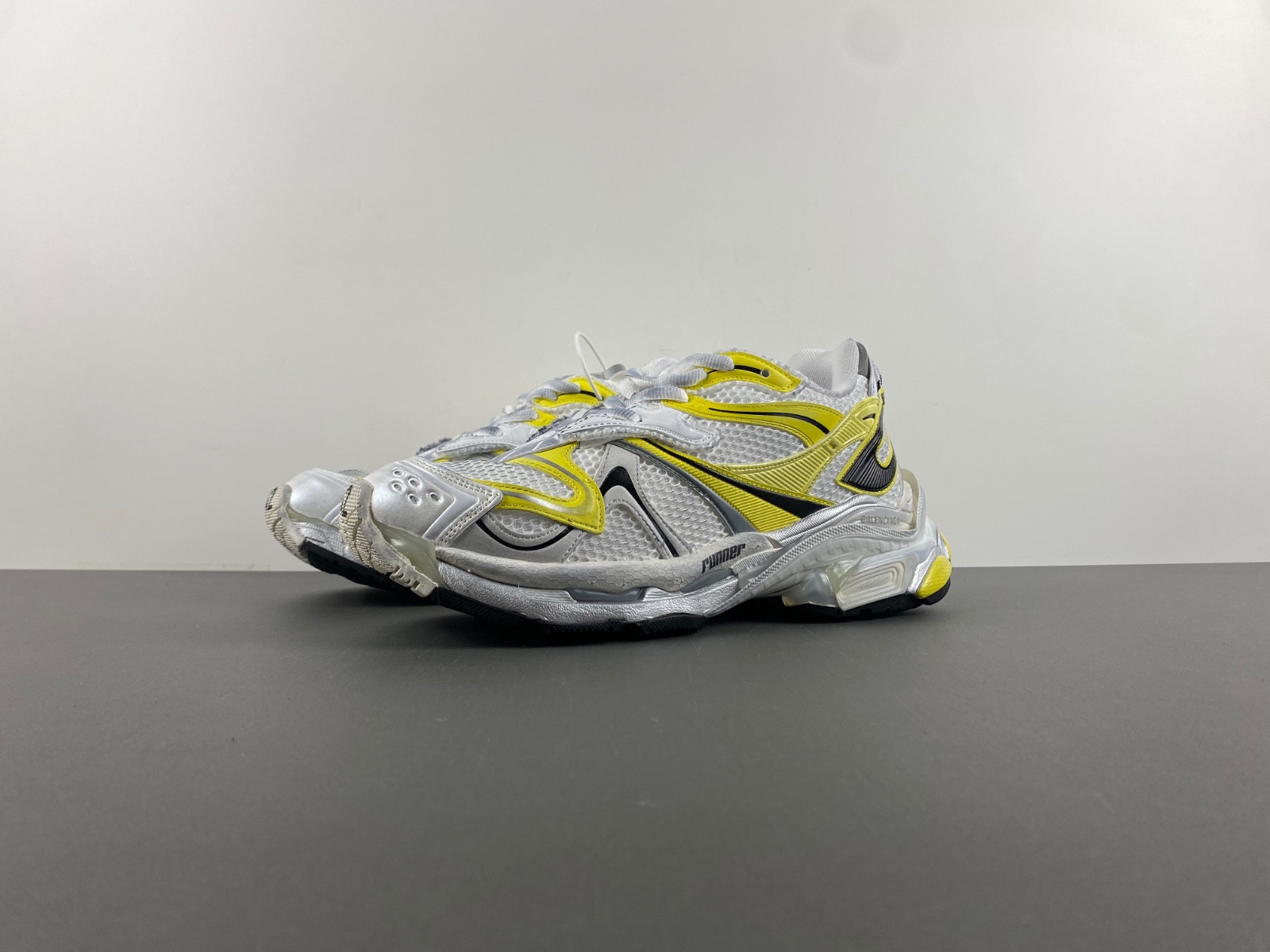 Ba*len*cia*ga runner 2 panelled sneaker