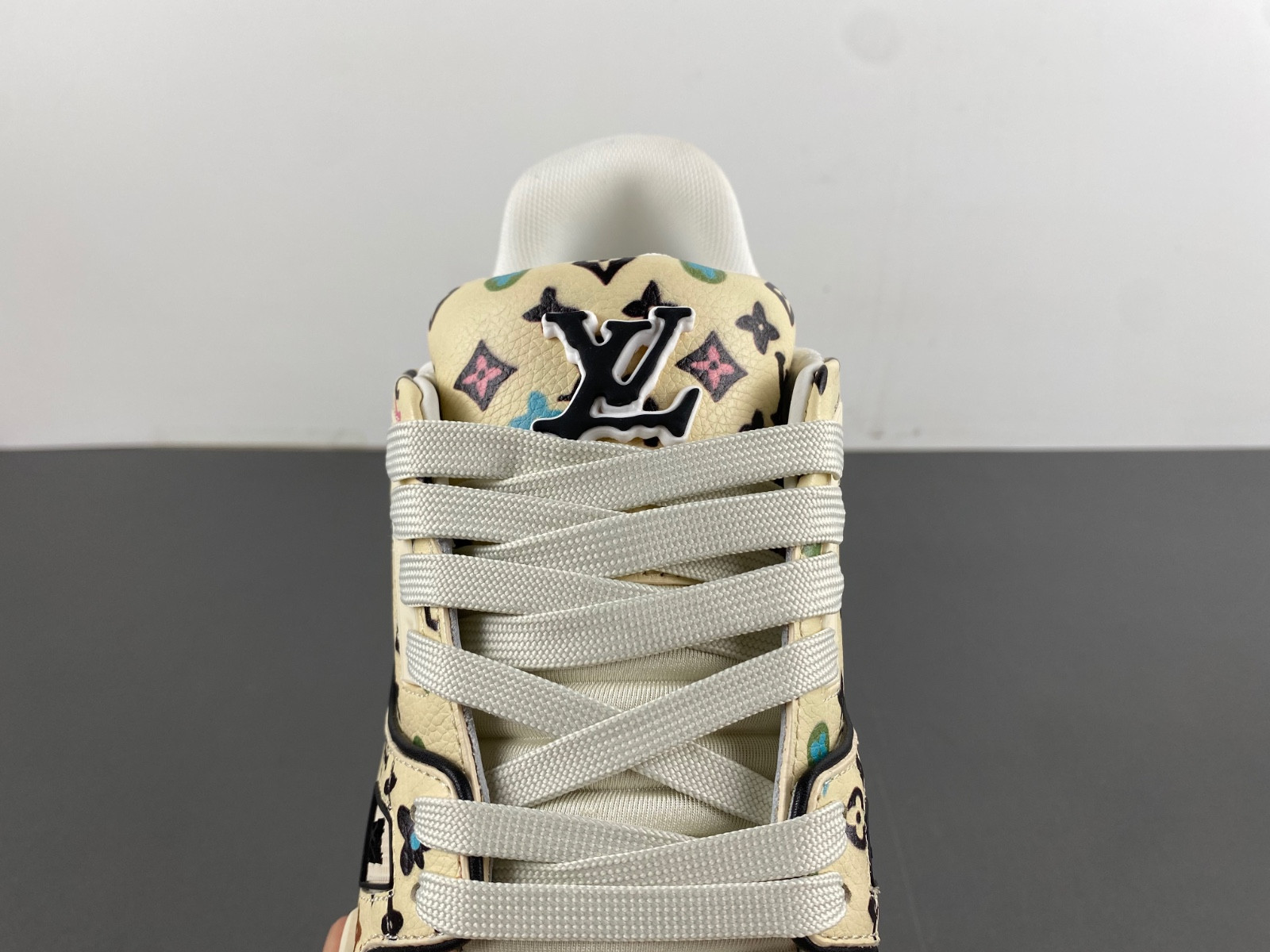 lwe sneaker