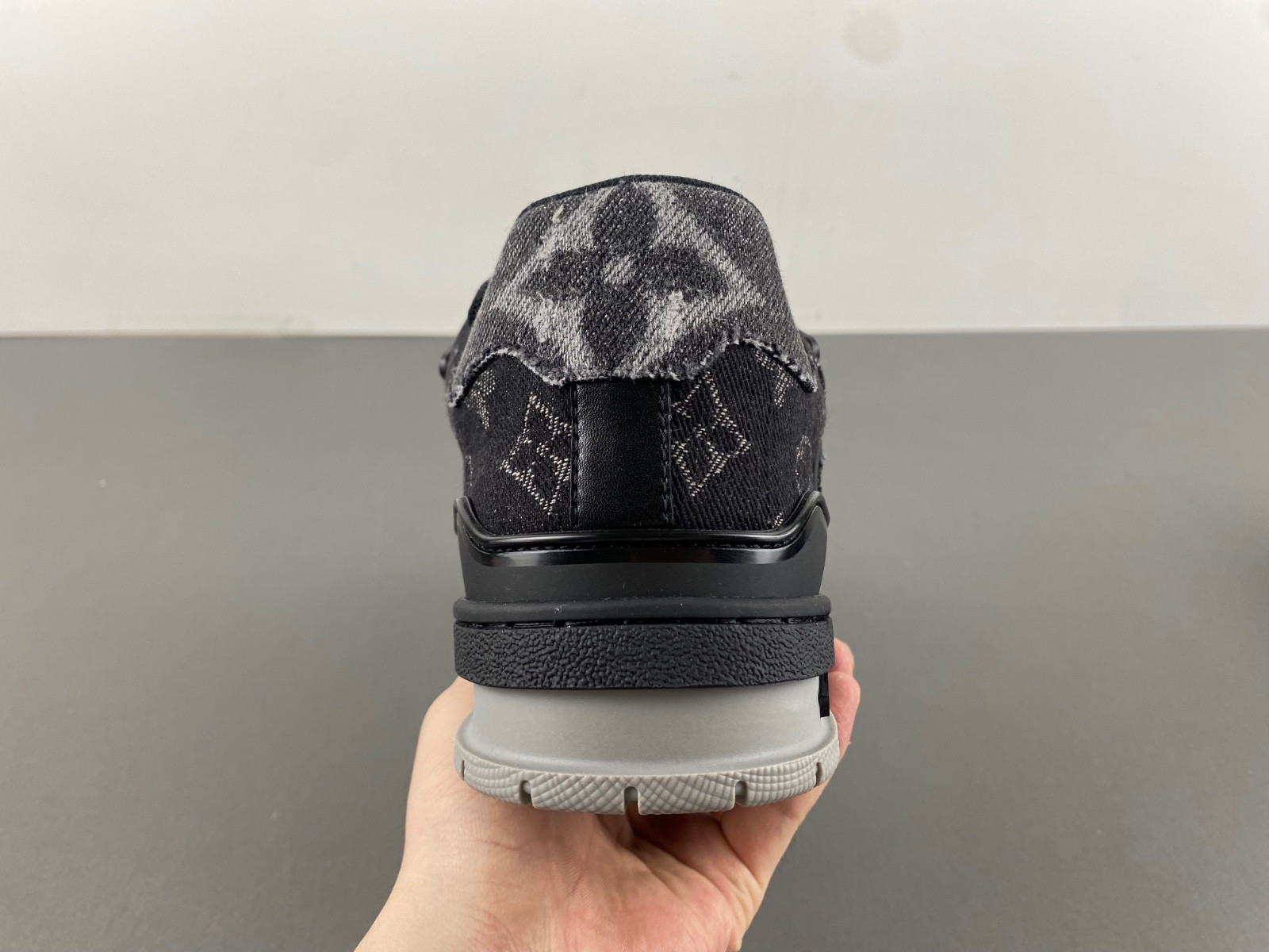 lwe sneaker