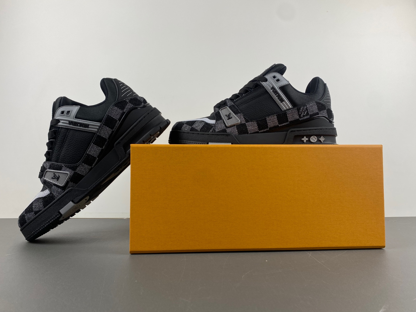 lwe sneaker