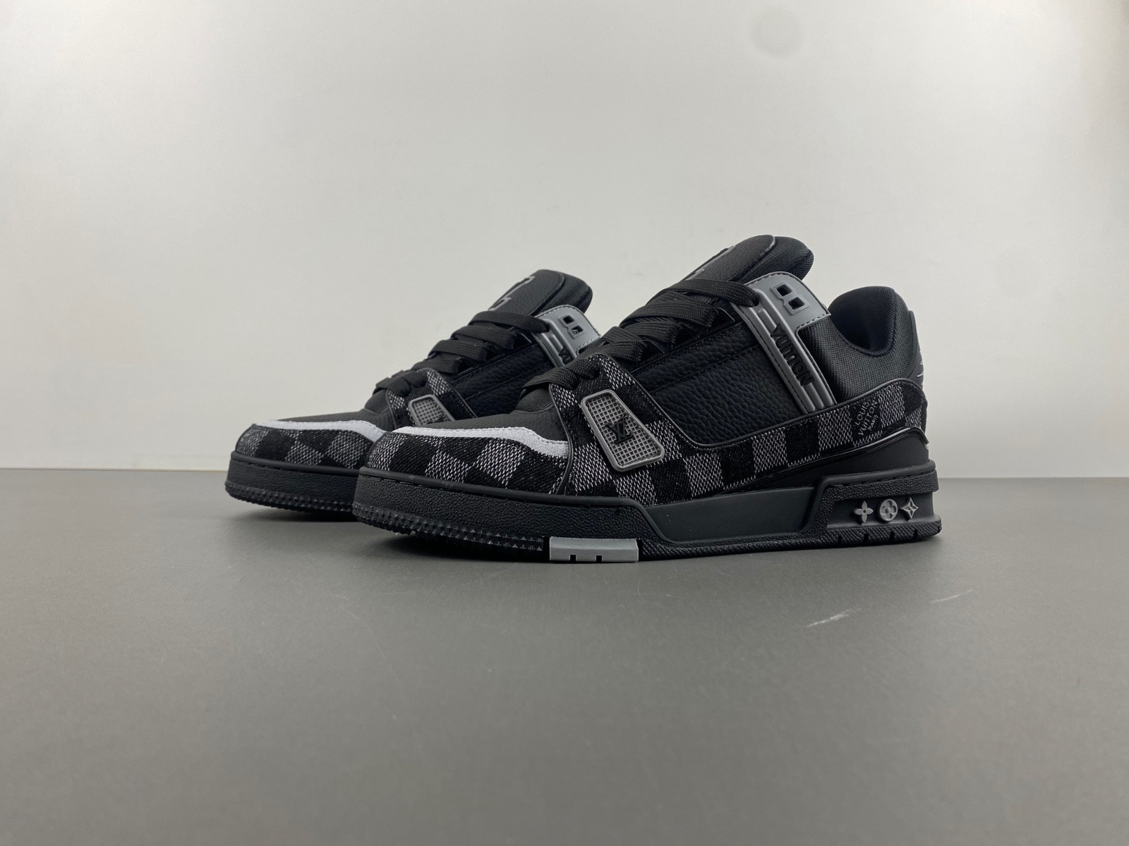lwe sneaker