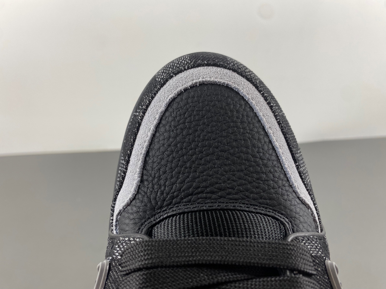 lwe sneaker