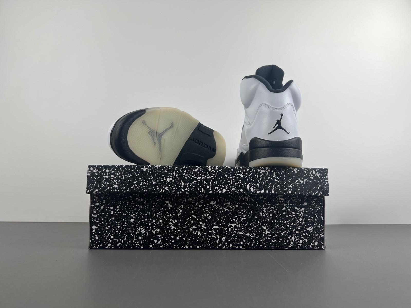 air jordan 5 white black dd0587-110