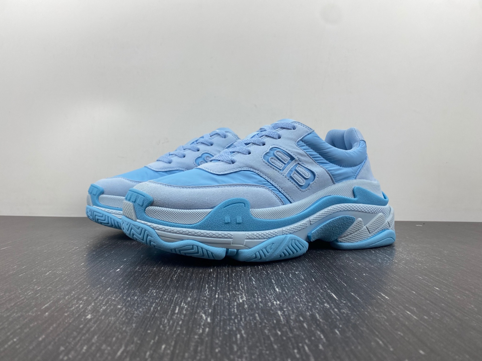 Ba*len*cia*ga triple s
