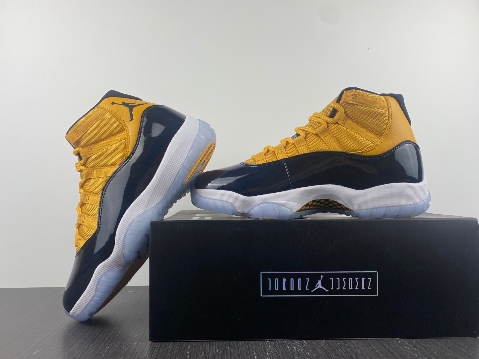 air jordan 11 retro black yellow white ct8012-118
