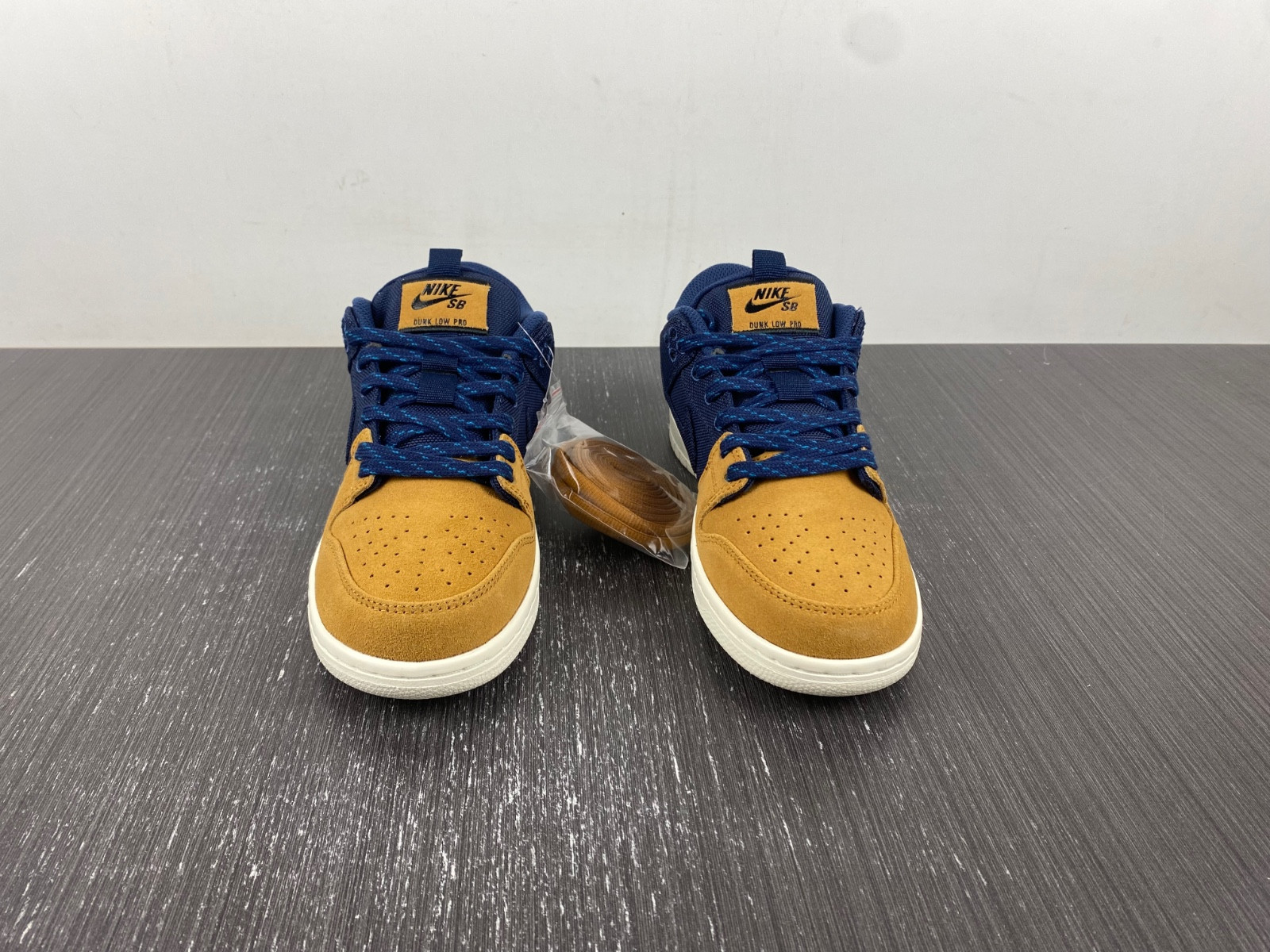 nike sb dunk low "midnight navy/ochre" dx6775-400