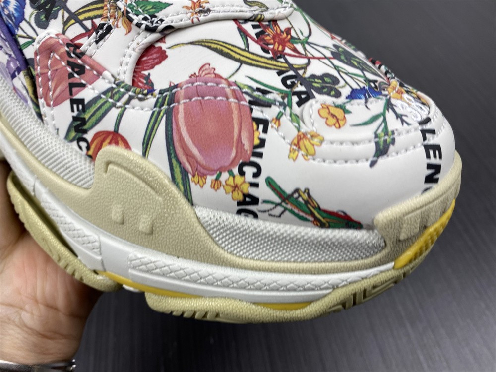 Ba*len*cia*ga triple s