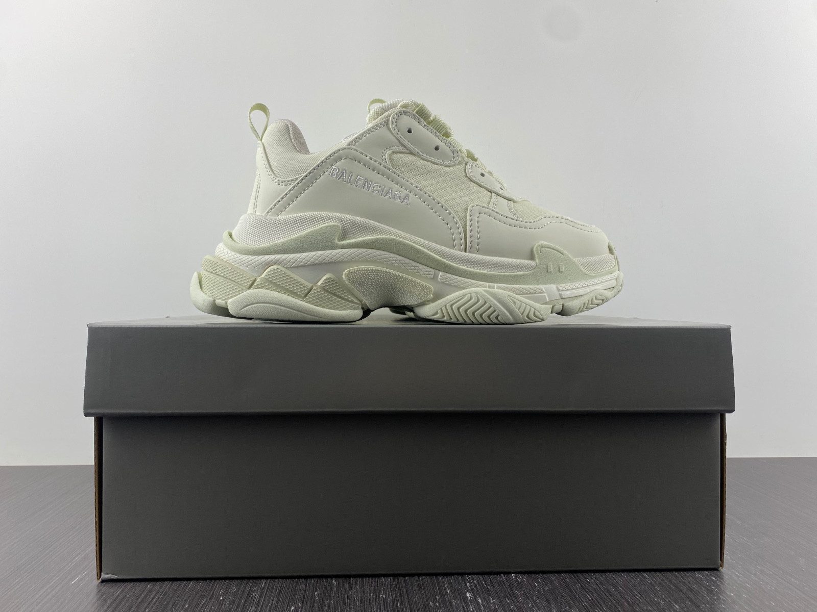 Ba*len*cia*ga triple s