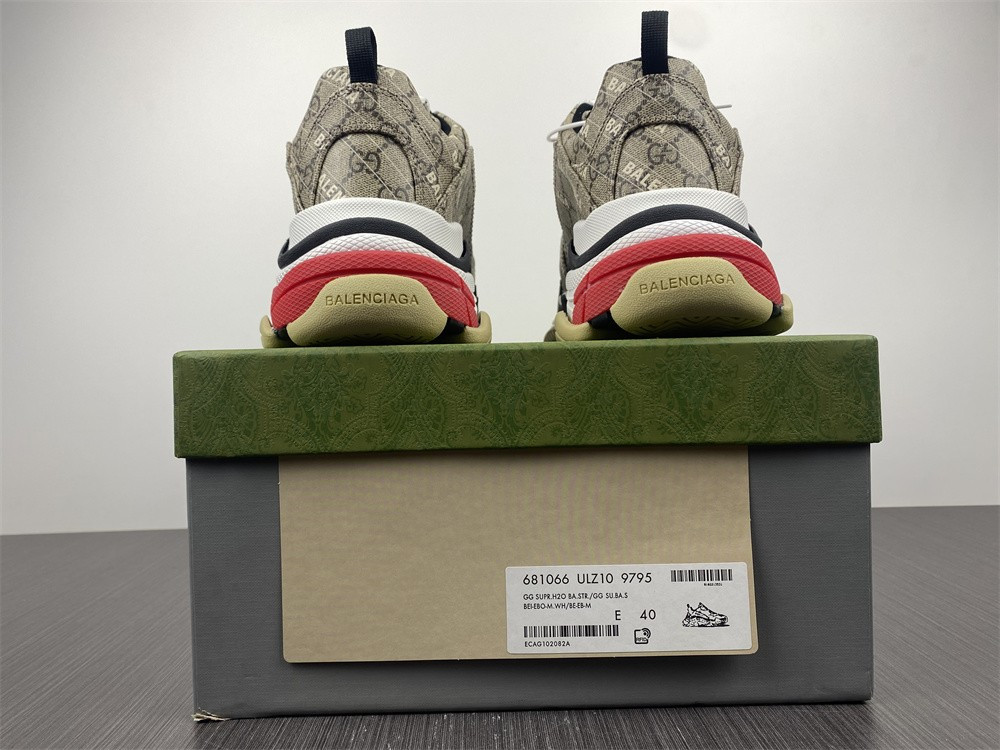 Ba*len*cia*ga triple s g*u*i sneaker