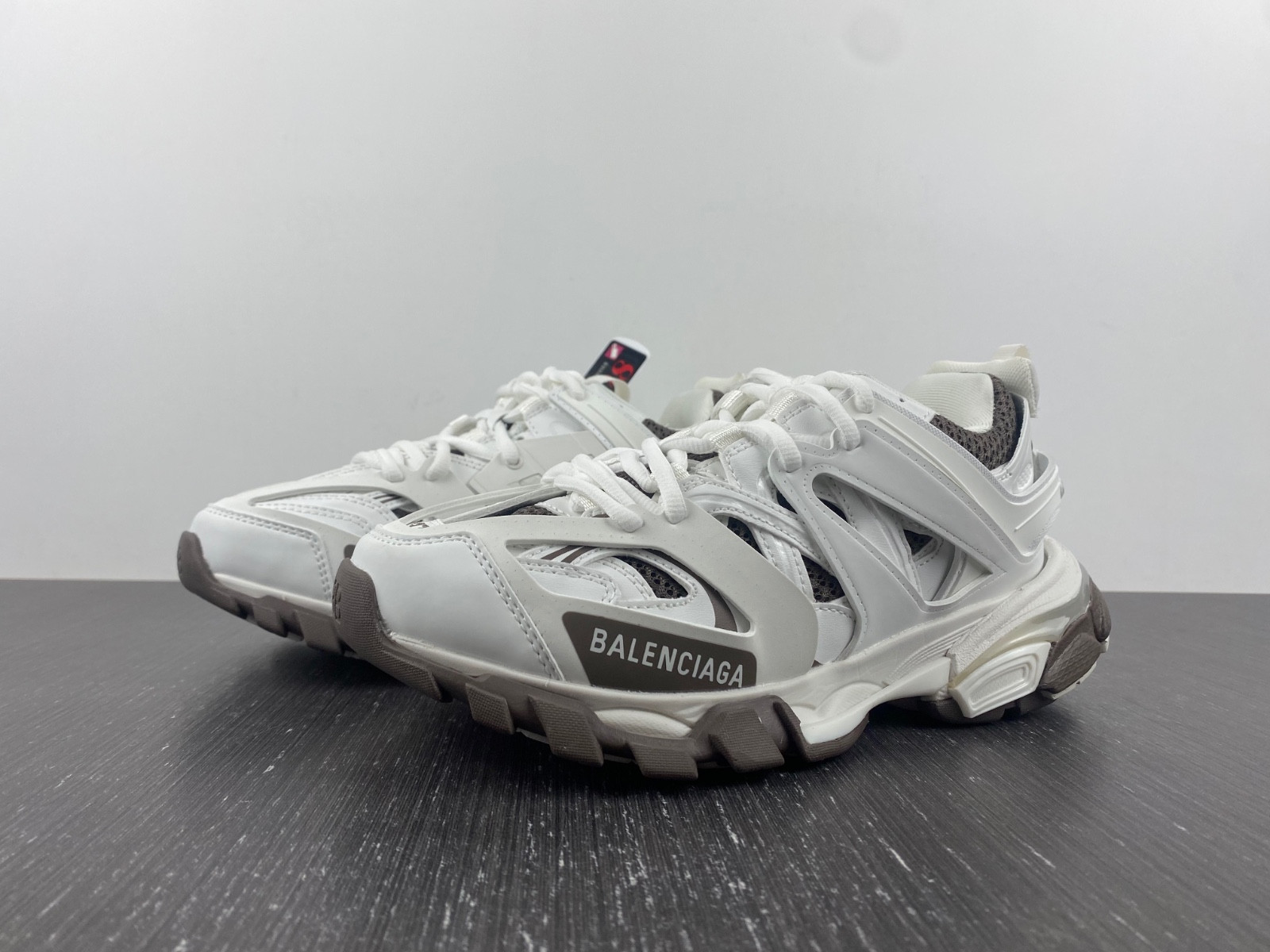 Ba*len*cia*ga men''s track.3 sneaker in grey 542023w3ac11897