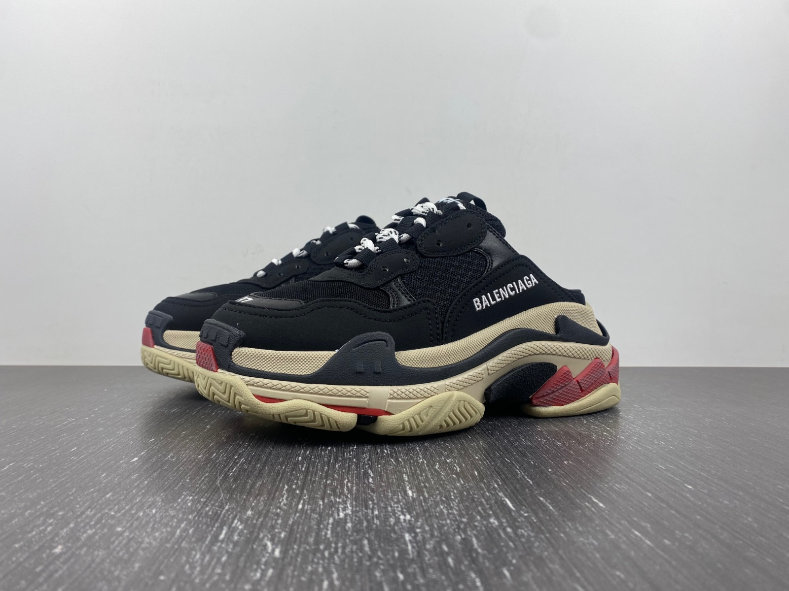 Ba*len*cia*ga triple s