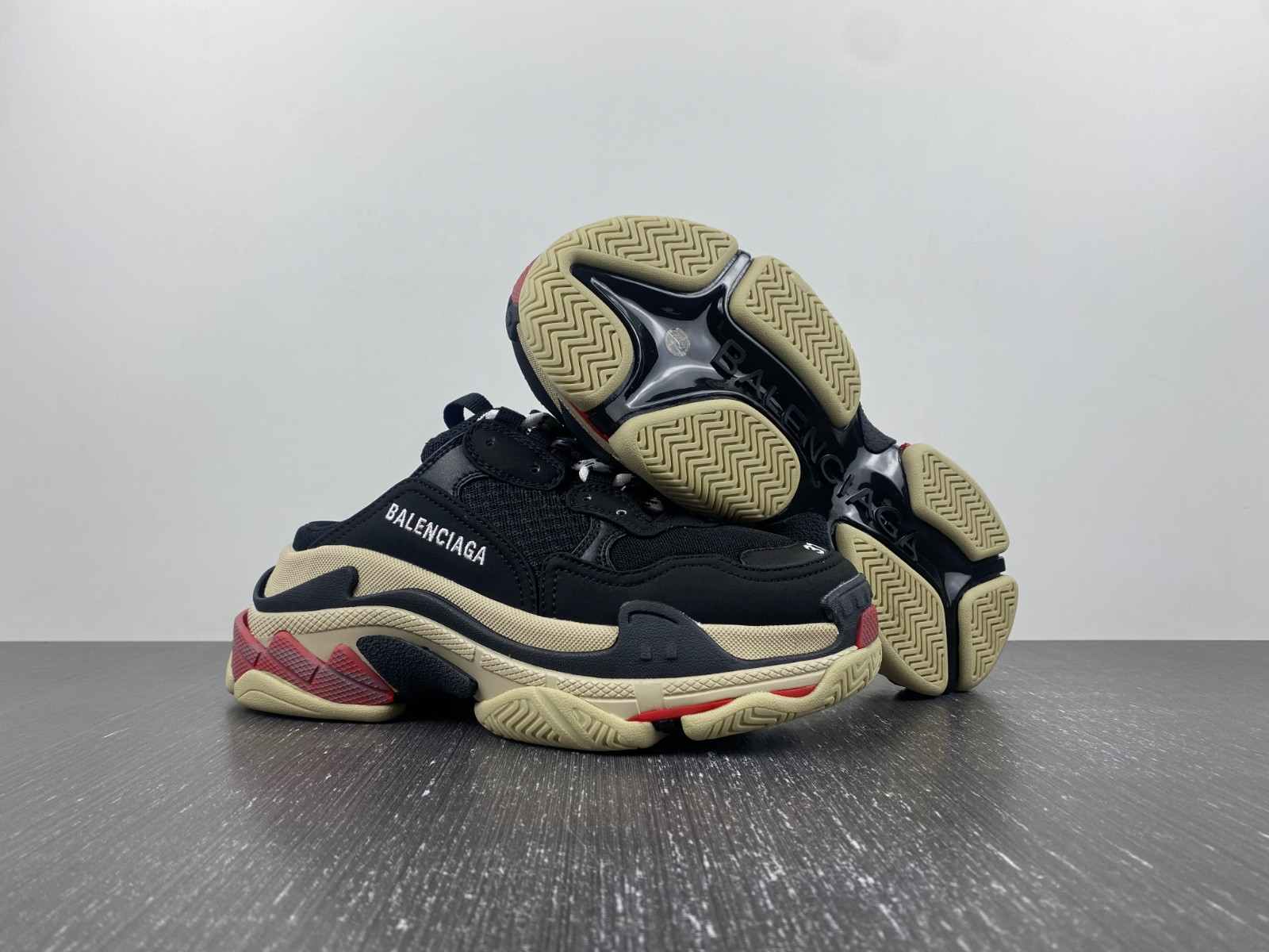 Ba*len*cia*ga triple s