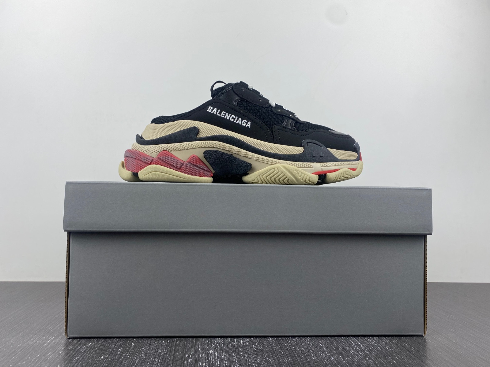 Ba*len*cia*ga triple s