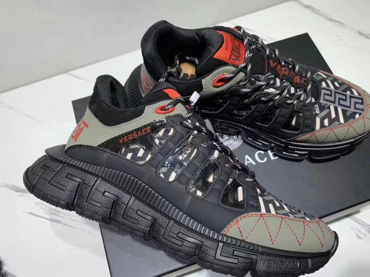 vesace sneakers