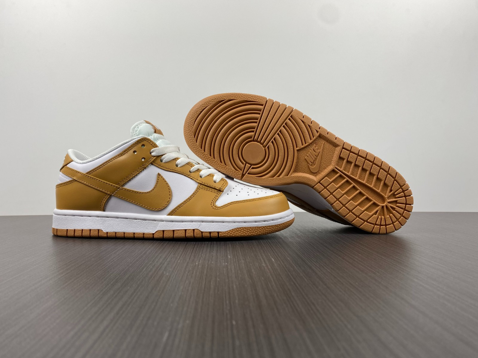 nike dunk low "harvest moon" dd1503-114
