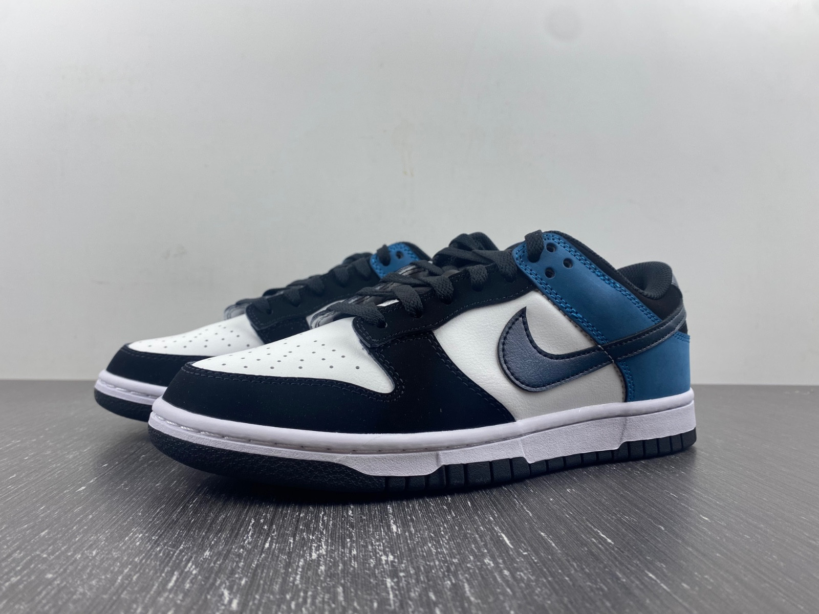 nike dunk low "black/teal" fd6923-100