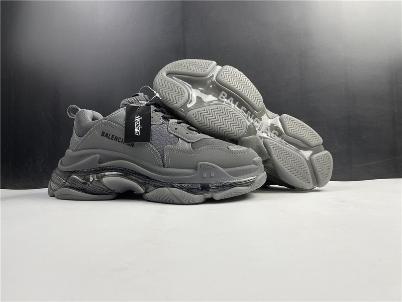 Ba*len*cia*ga triple s