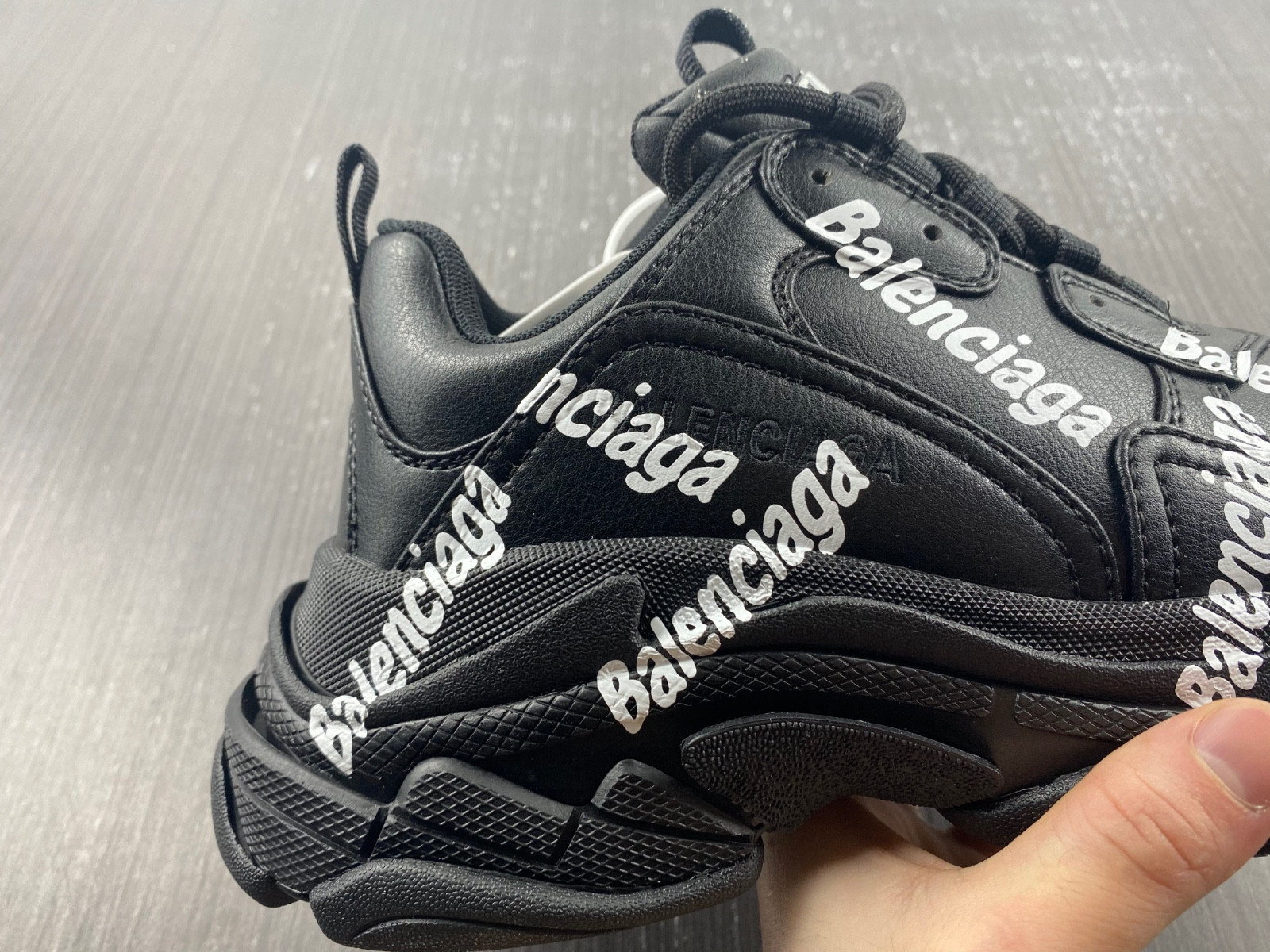 Ba*len*cia*ga triple s
