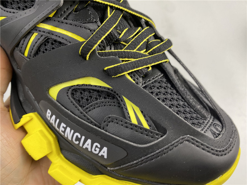 Ba*len*cia*ga track