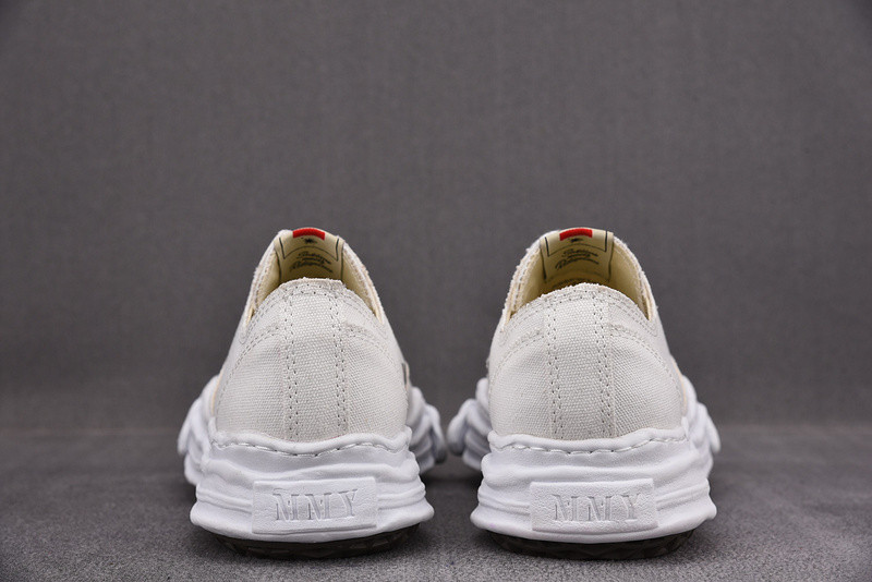 mmy sneaker 0013