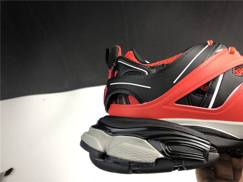 Ba*len*cia*ga track red with black