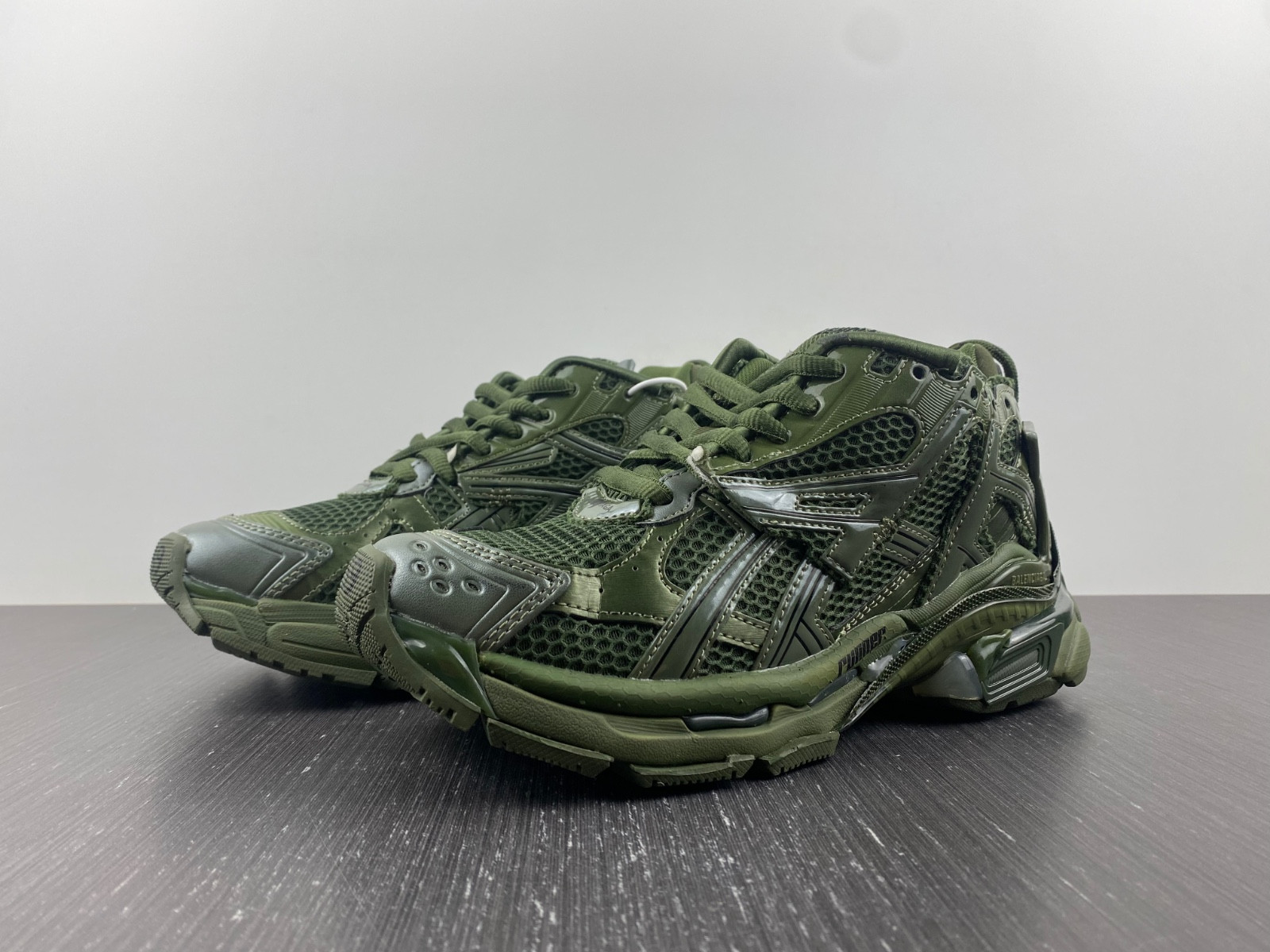 Ba*len*cia*ga runner sneaker