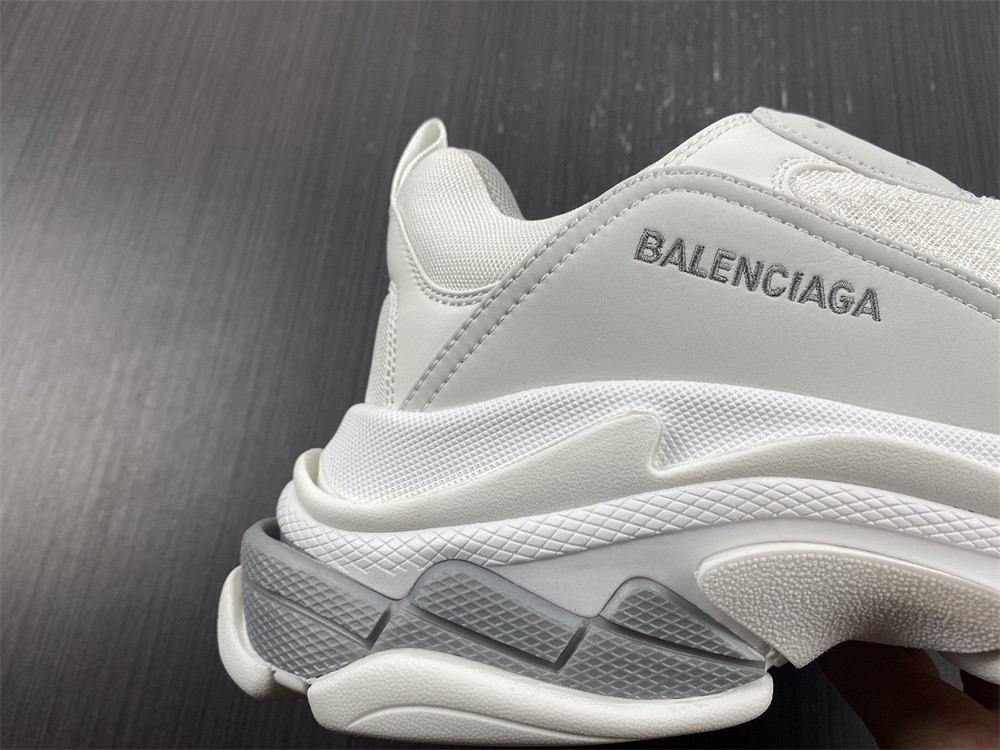 Ba*len*cia*ga triple s
