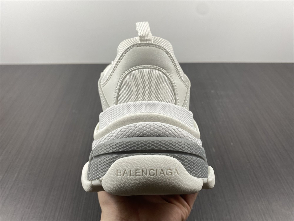 Ba*len*cia*ga triple s