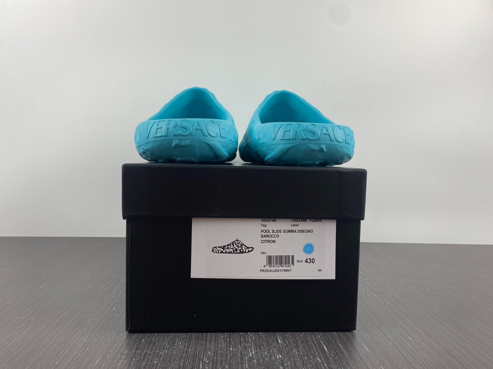 versece slipper
