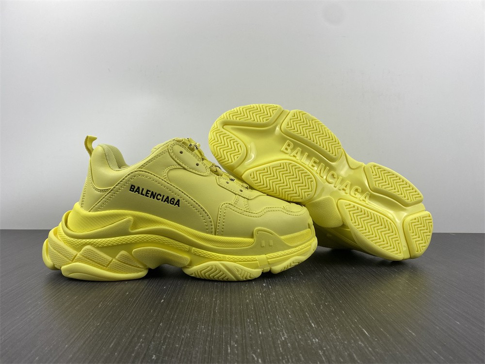 Ba*len*cia*ga triple s