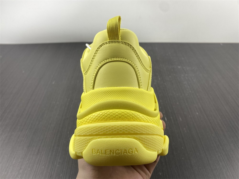 Ba*len*cia*ga triple s