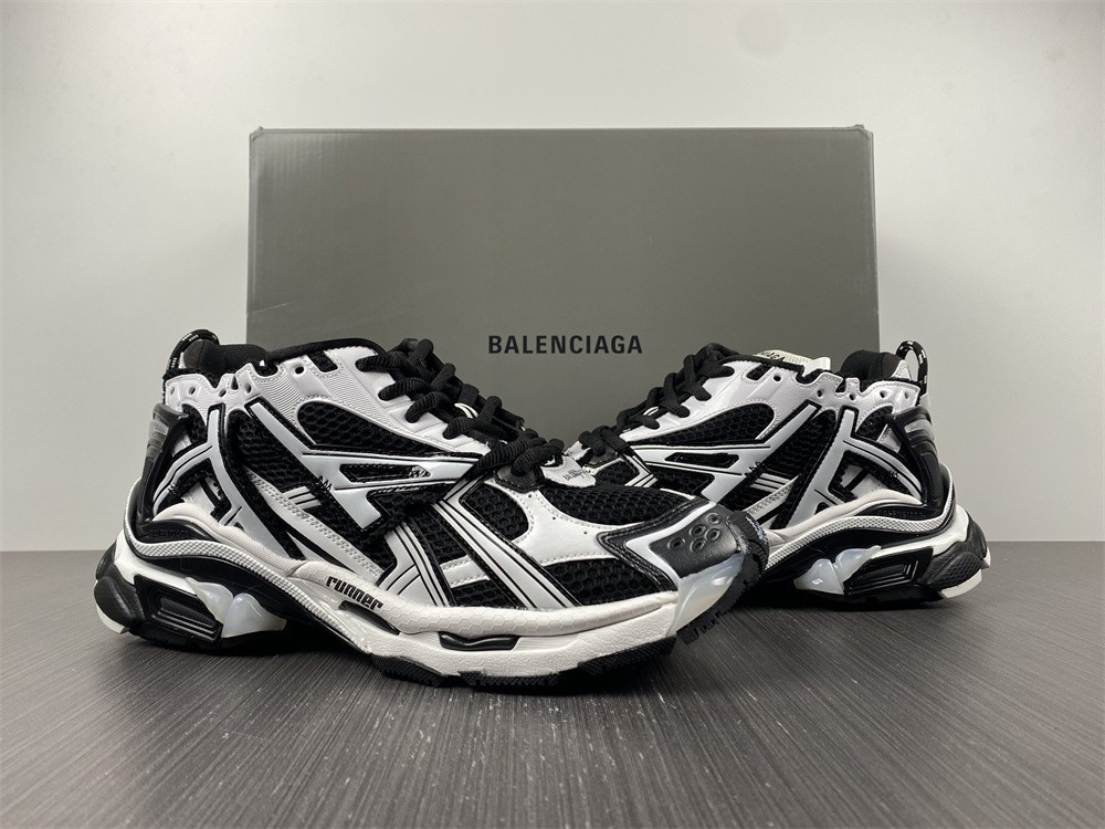 Ba*len*cia*ga runner sneaker 677403w3rb29010