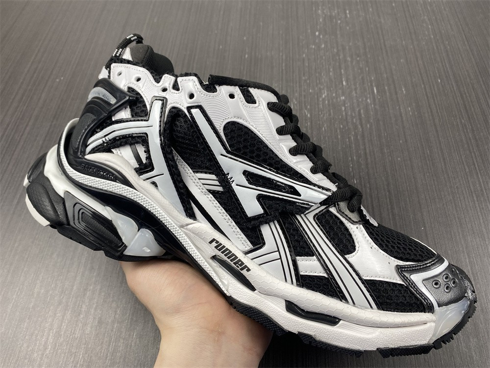Ba*len*cia*ga runner sneaker 677403w3rb29010