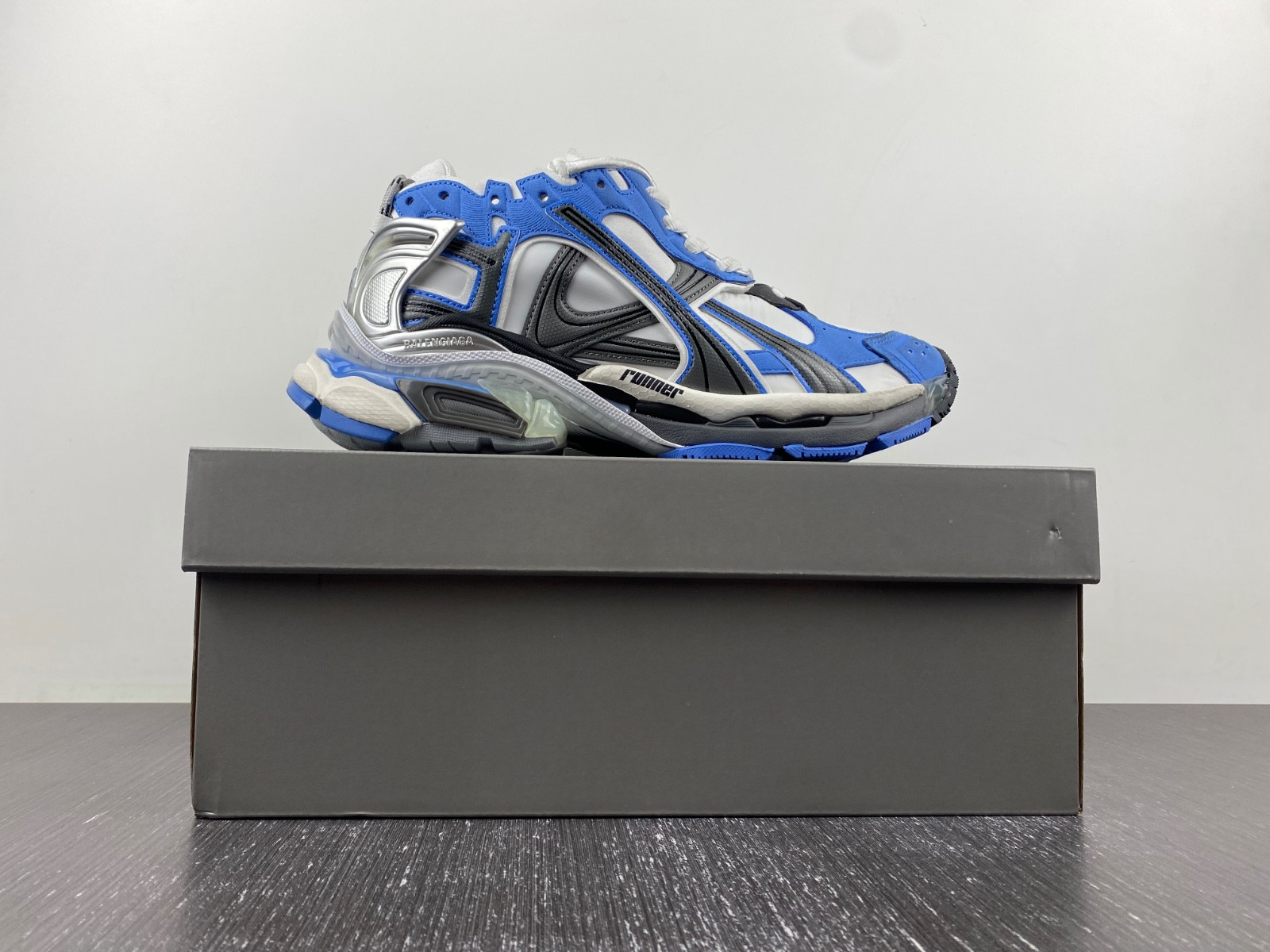 Ba*len*cia*ga runner sneaker