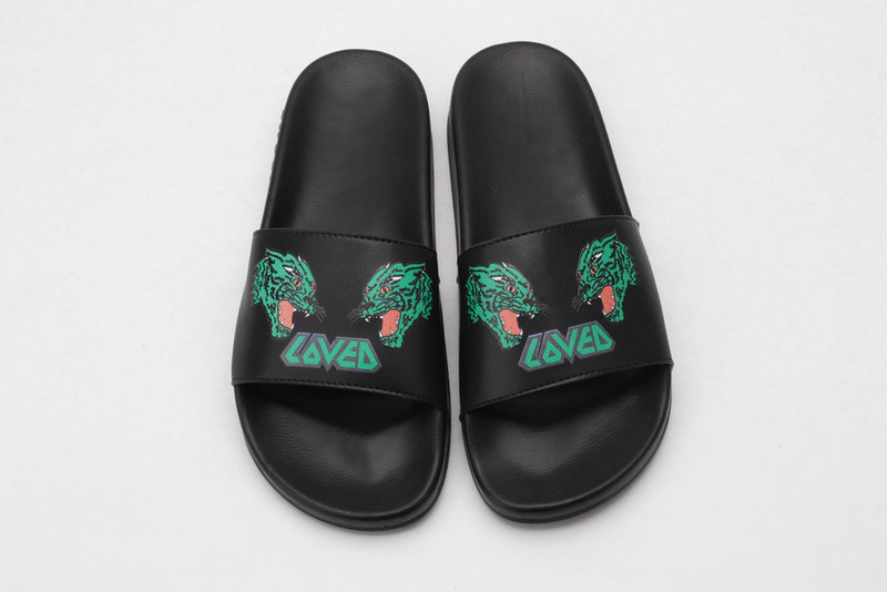 G*u*i slides all black with green tiger