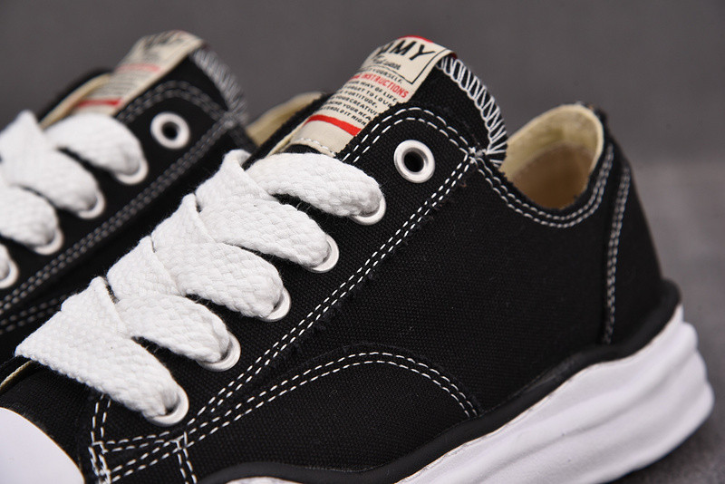 mmy sneaker 001