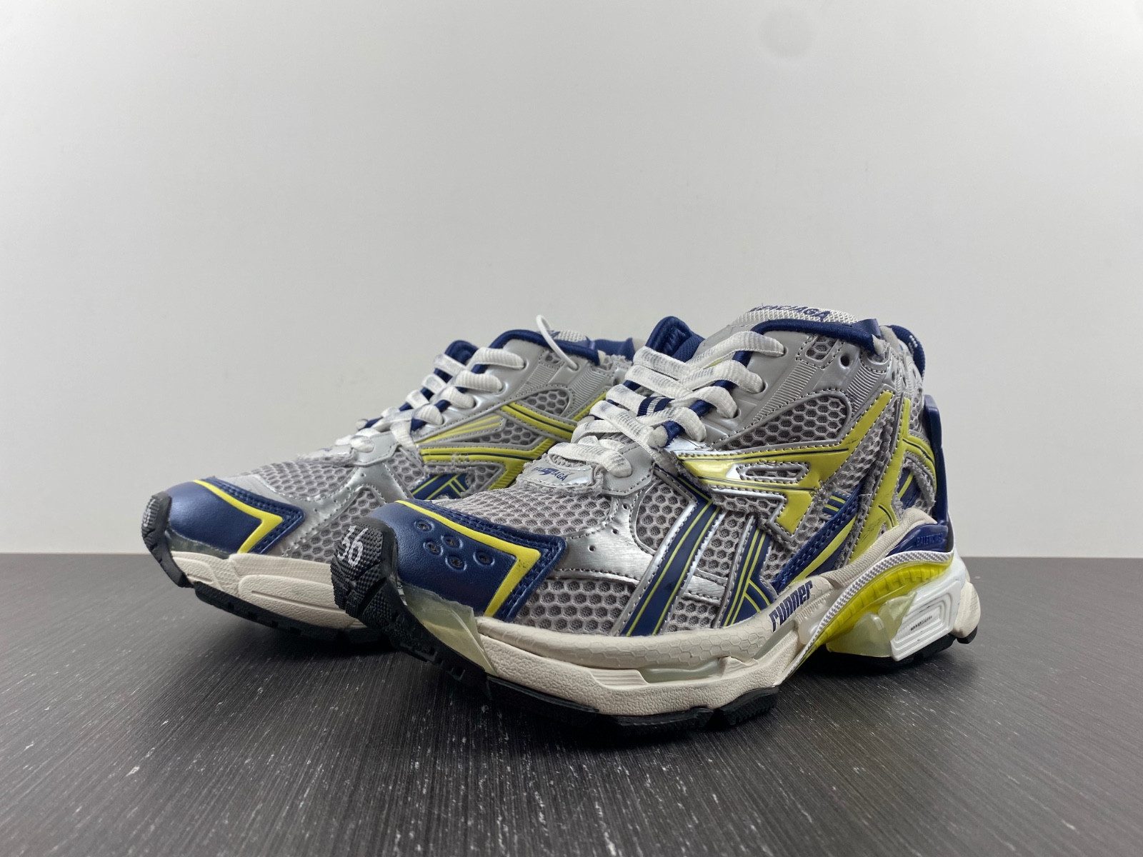 Ba*len*cia*ga men''s runner sneaker