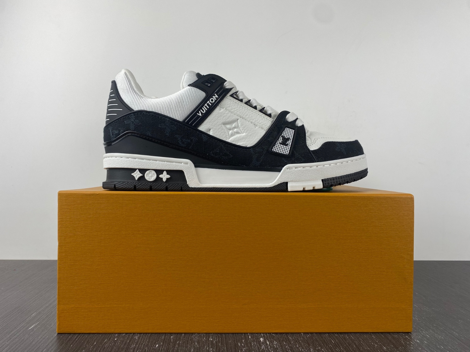 lwe sneaker