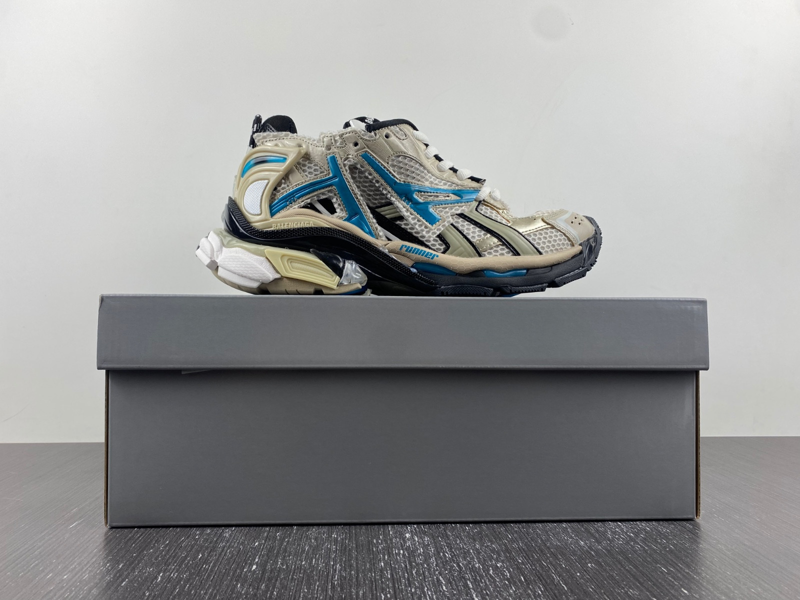 Ba*len*cia*ga runner sneaker