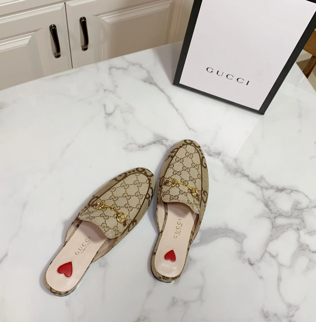 G*u*i mule slides