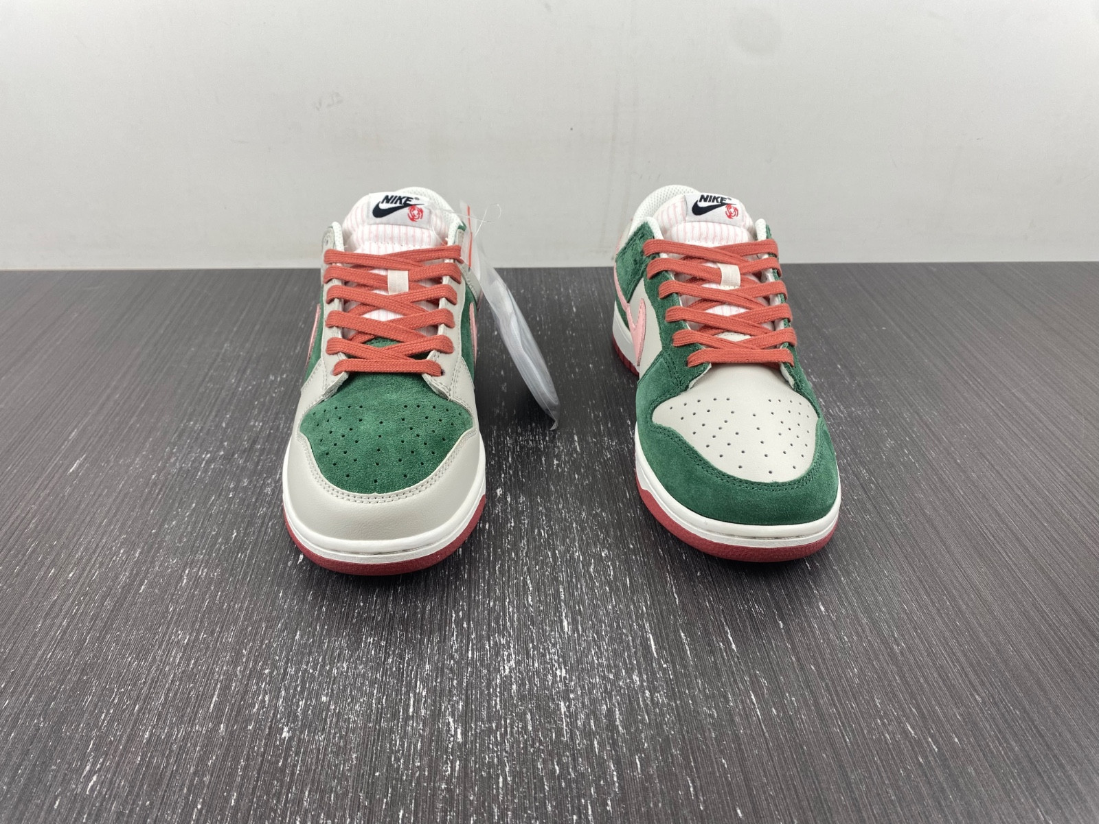 nike dunk low se all petals united fir green (women