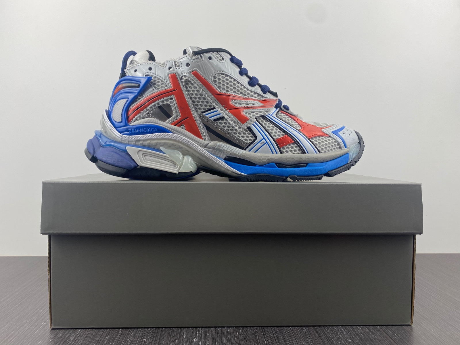 Ba*len*cia*ga runner sneaker