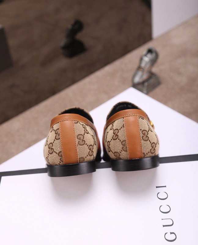 G*u*i leather shoes