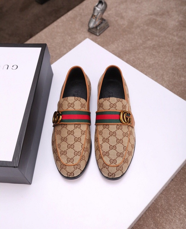 G*u*i leather shoes