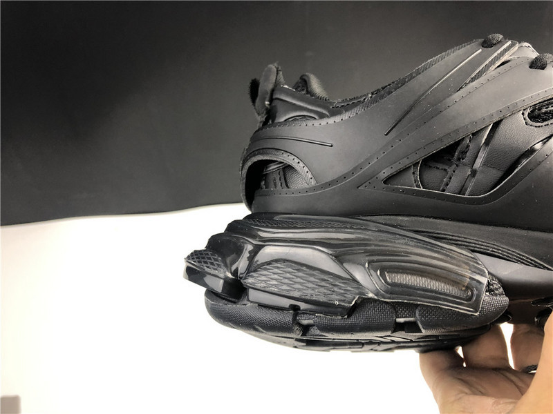 Ba*len*cia*ga track all black