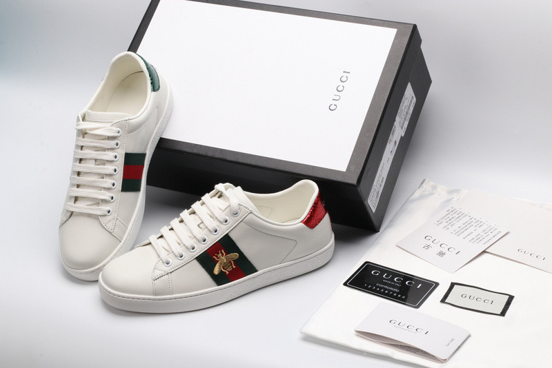 G*u*i ace embroidered low-top sneaker white with bee